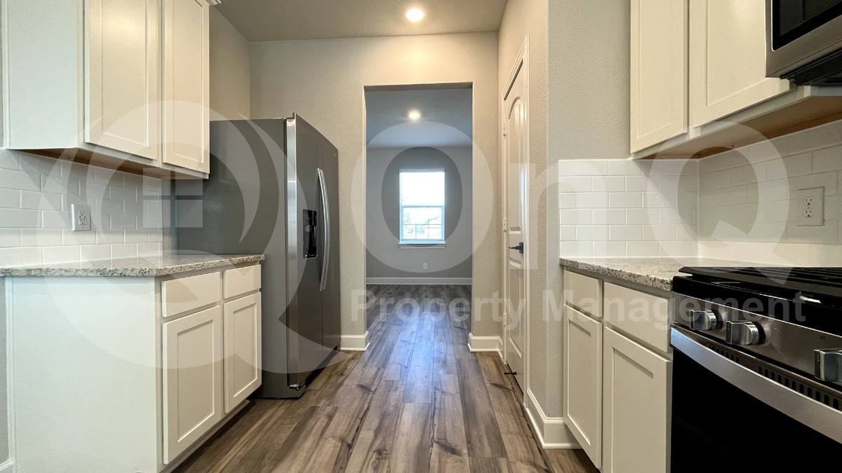 1913 Mckee Ct - Photo 5 of 10
