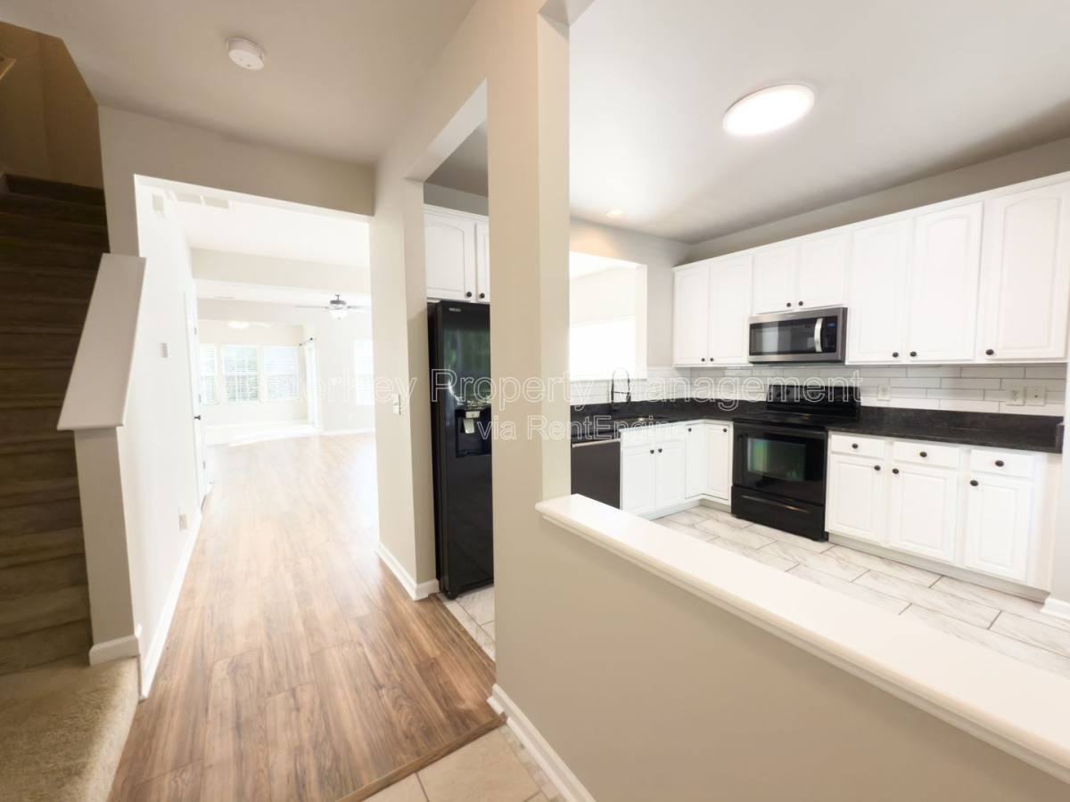 123 Baberton Dr - Photo 3 of 10