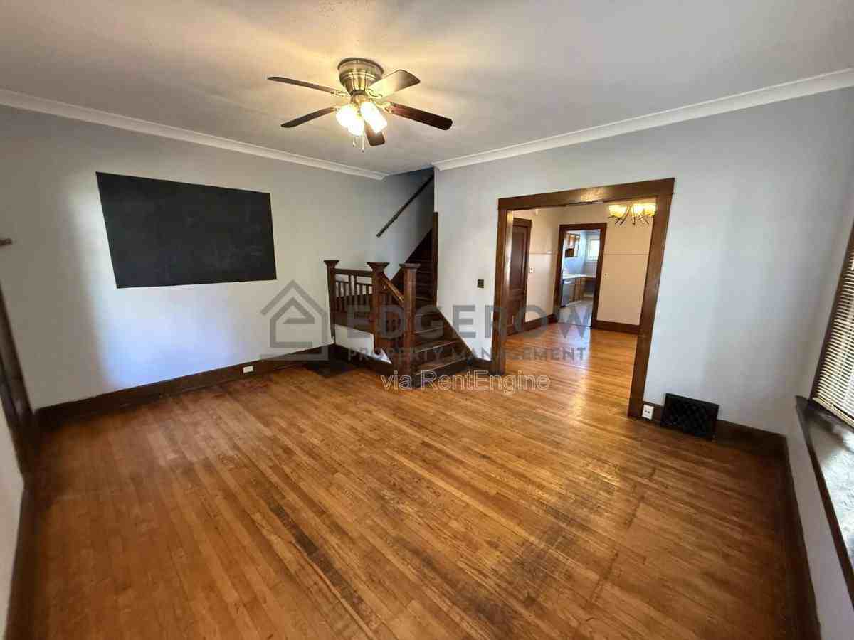 567 Paris Ave Se - Photo 3 of 10