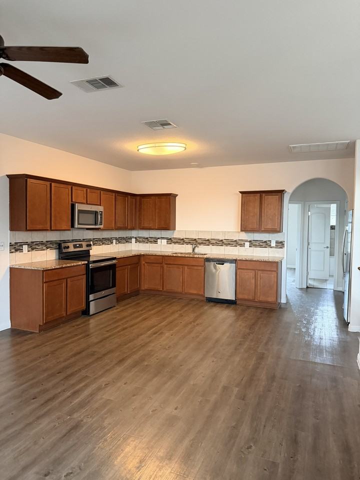 1112 Muirfield Bend Drive #D - Photo 5 of 16