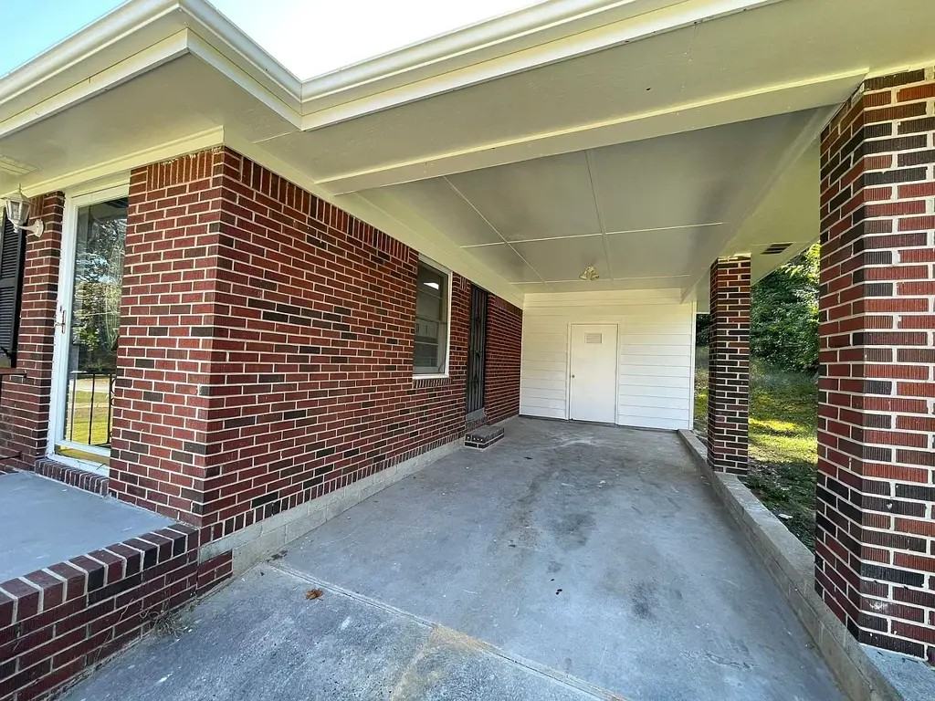 1187 Ellington Dr - Photo 2 of 10