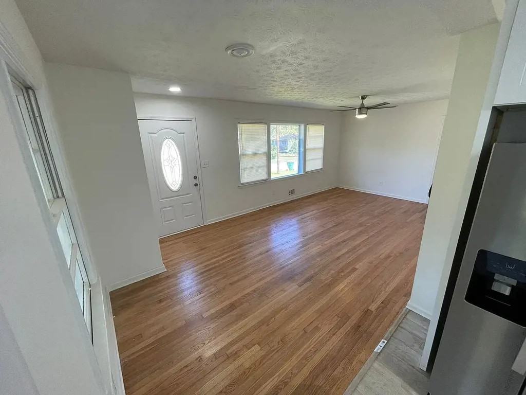 1187 Ellington Dr - Photo 5 of 10