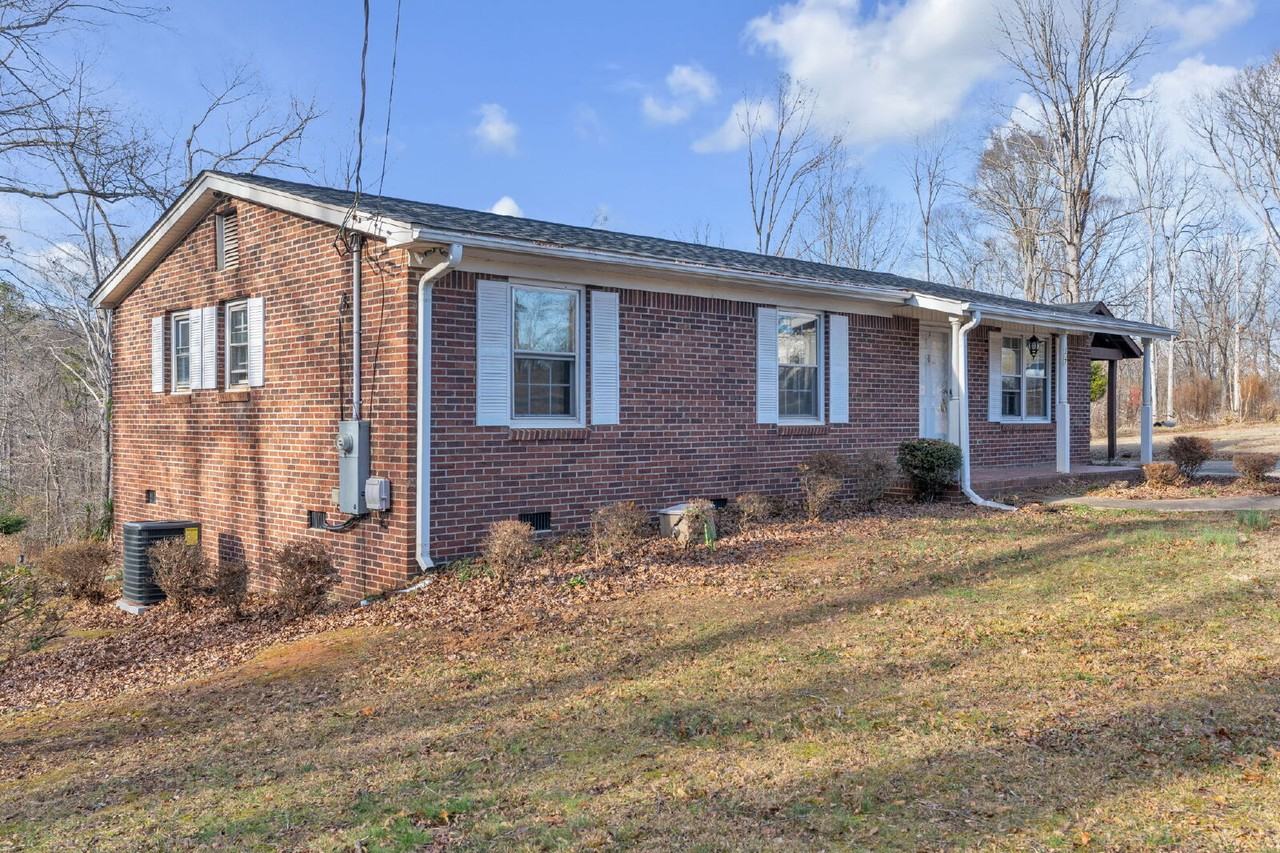 107 Rosewood Cir - Photo 2 of 27