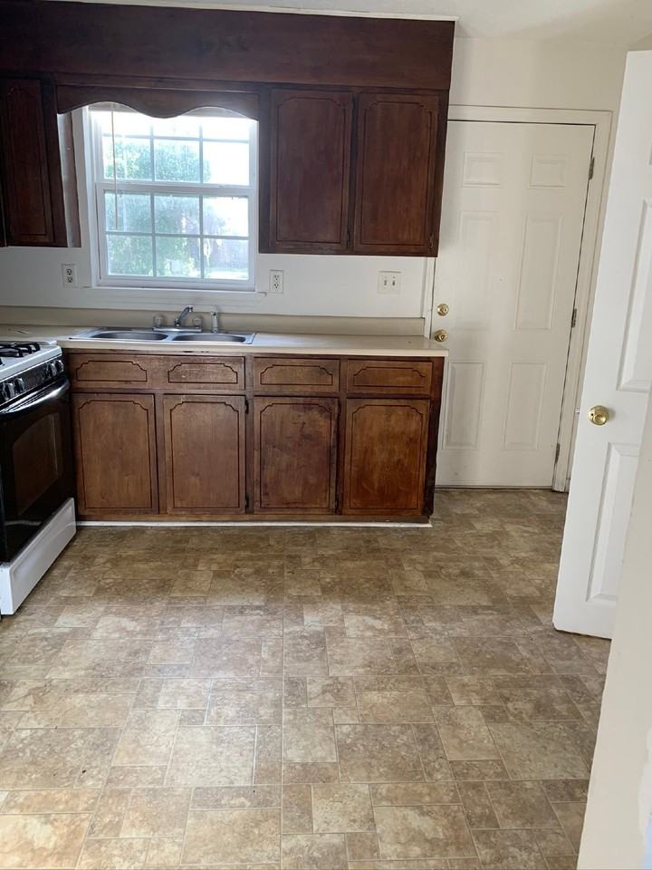 316A Pleasant St - Photo 5 of 11