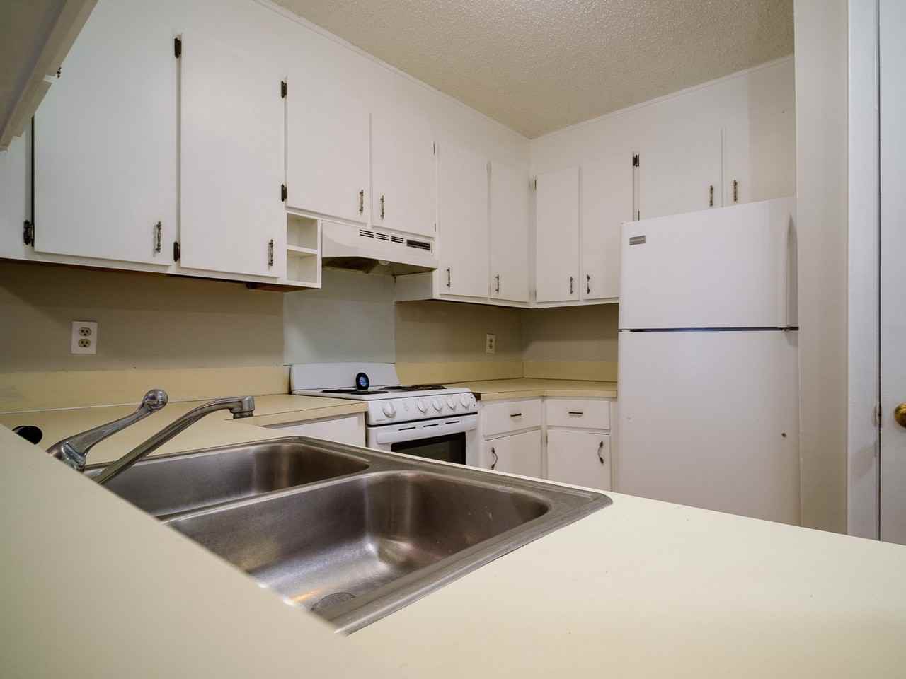 2609 Eastway Dr - Photo 3 of 31