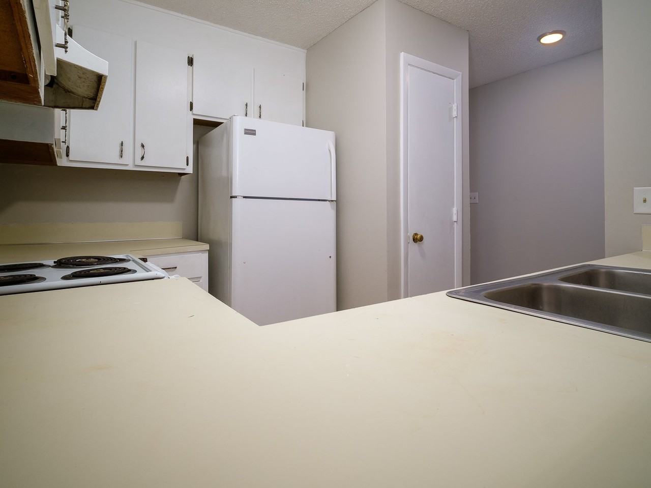 2609 Eastway Dr - Photo 4 of 31