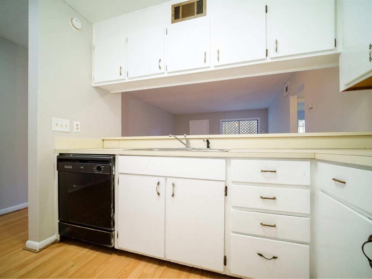 2609 Eastway Dr - Photo 5 of 31