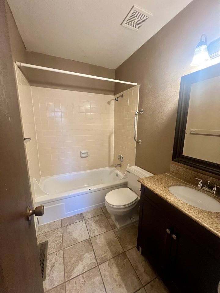 5001 Townsend Pl - Photo 2 of 11