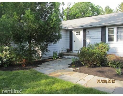 213 Hayden Rowe St - Photo 2 of 3