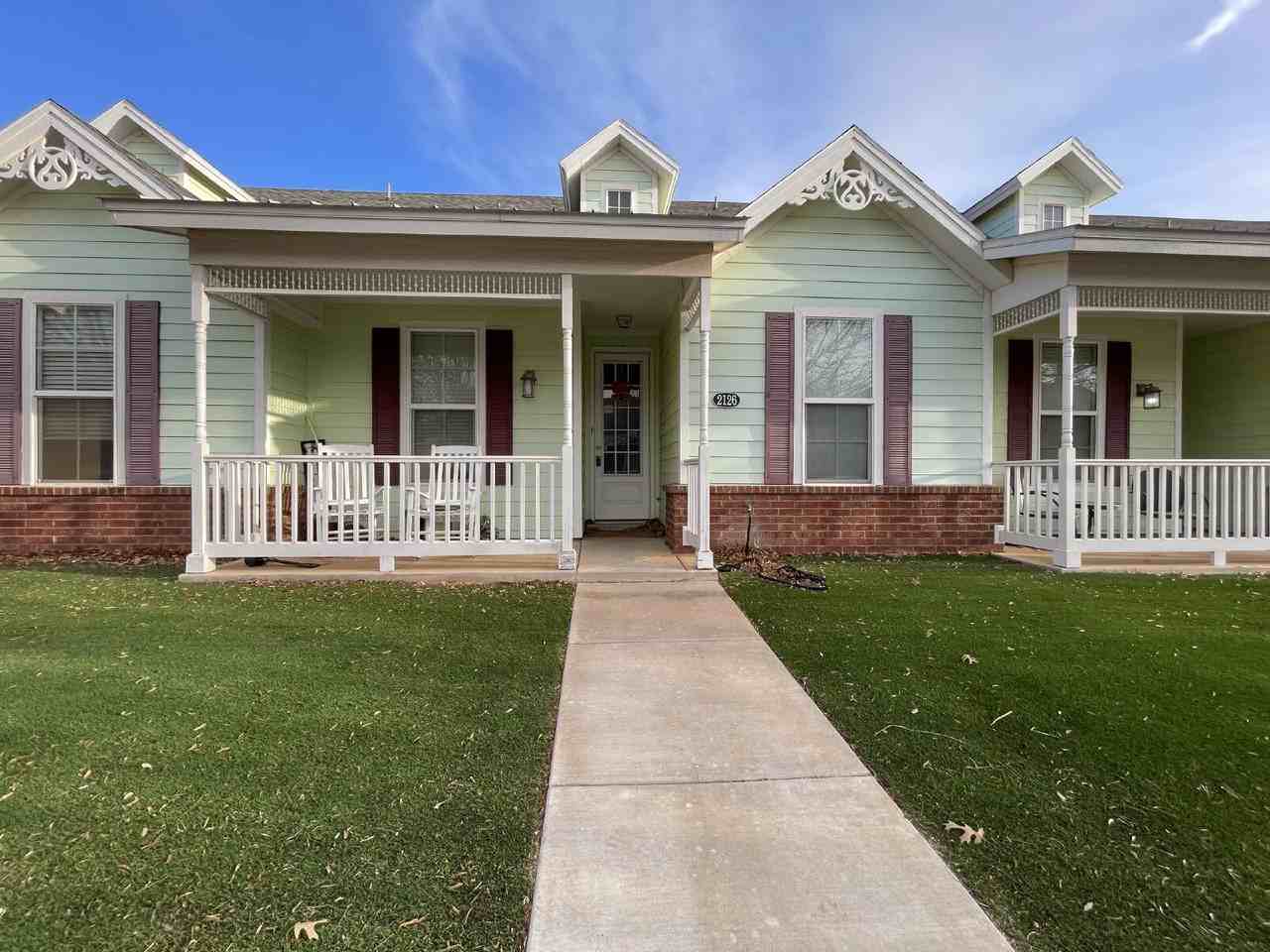 2126 10th St - Photo 2 of 3