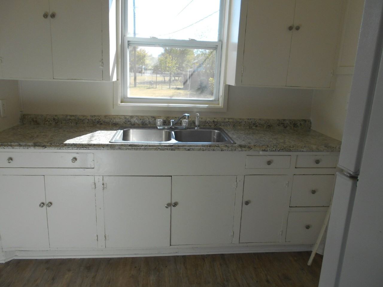 2207 26th St - Photo 4 of 10