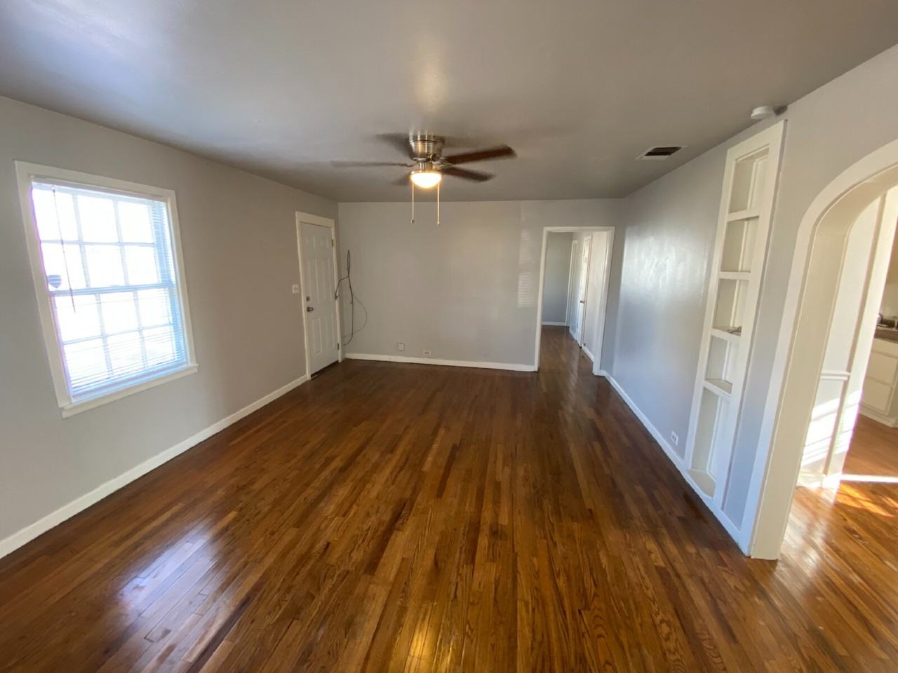 2405 22nd St - Photo 2 of 9