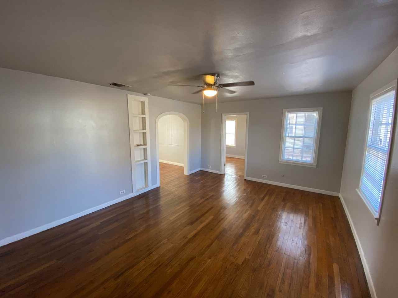 2405 22nd St - Photo 3 of 9