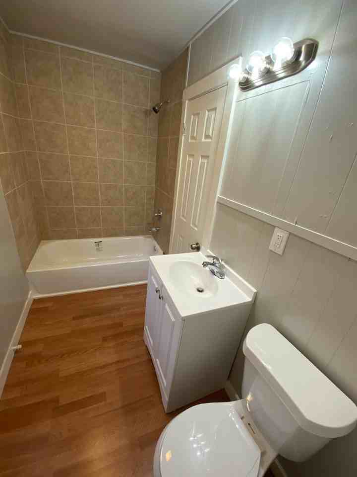 2405 22nd St - Photo 5 of 9