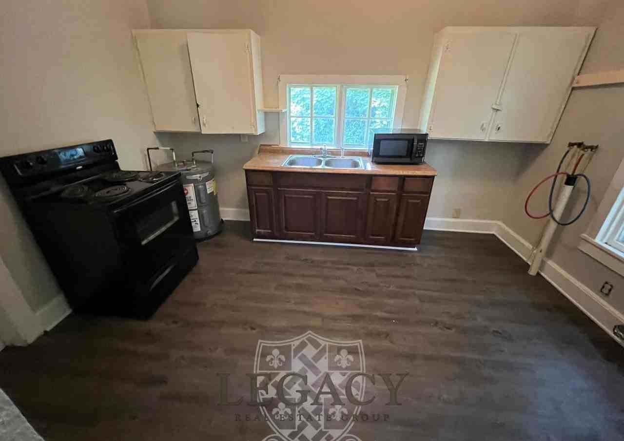 913 N Maple St #B - Photo 3 of 4