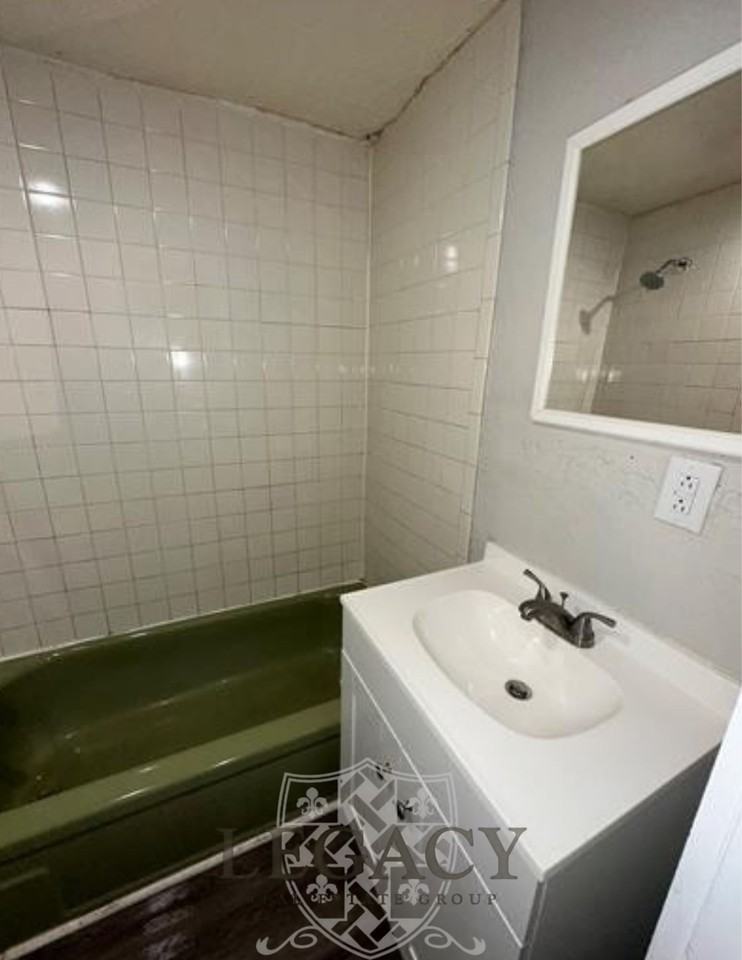 1715 Cass St #B - Photo 2 of 7