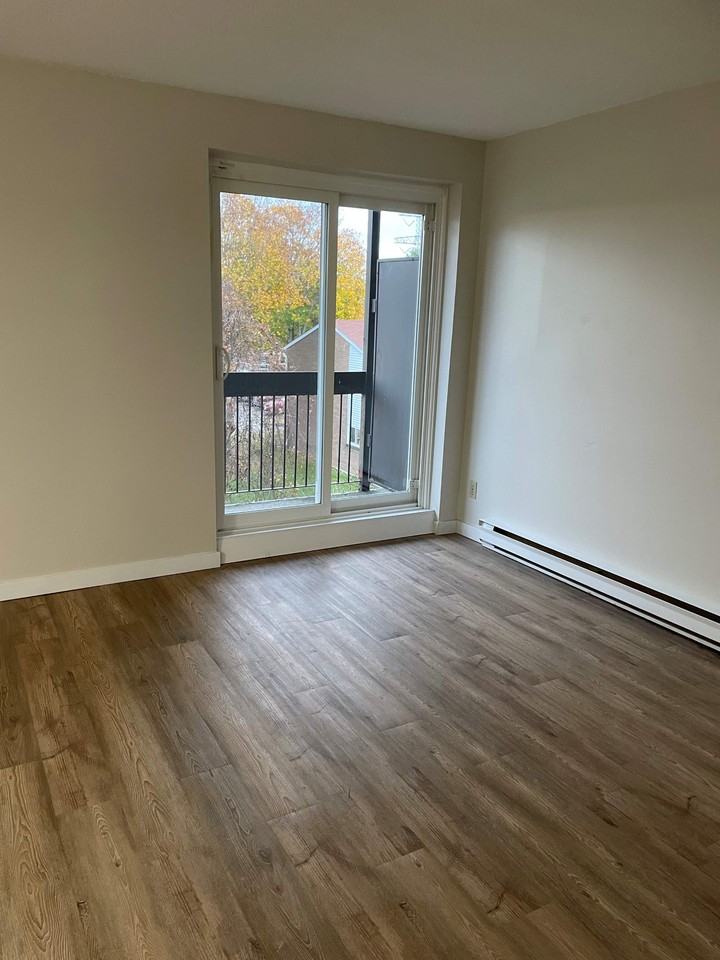 746 Laflin - Photo 7 of 15