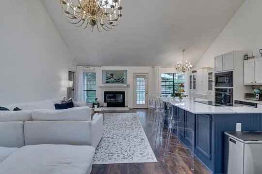 904 Fallview Trl - Photo 2 of 32