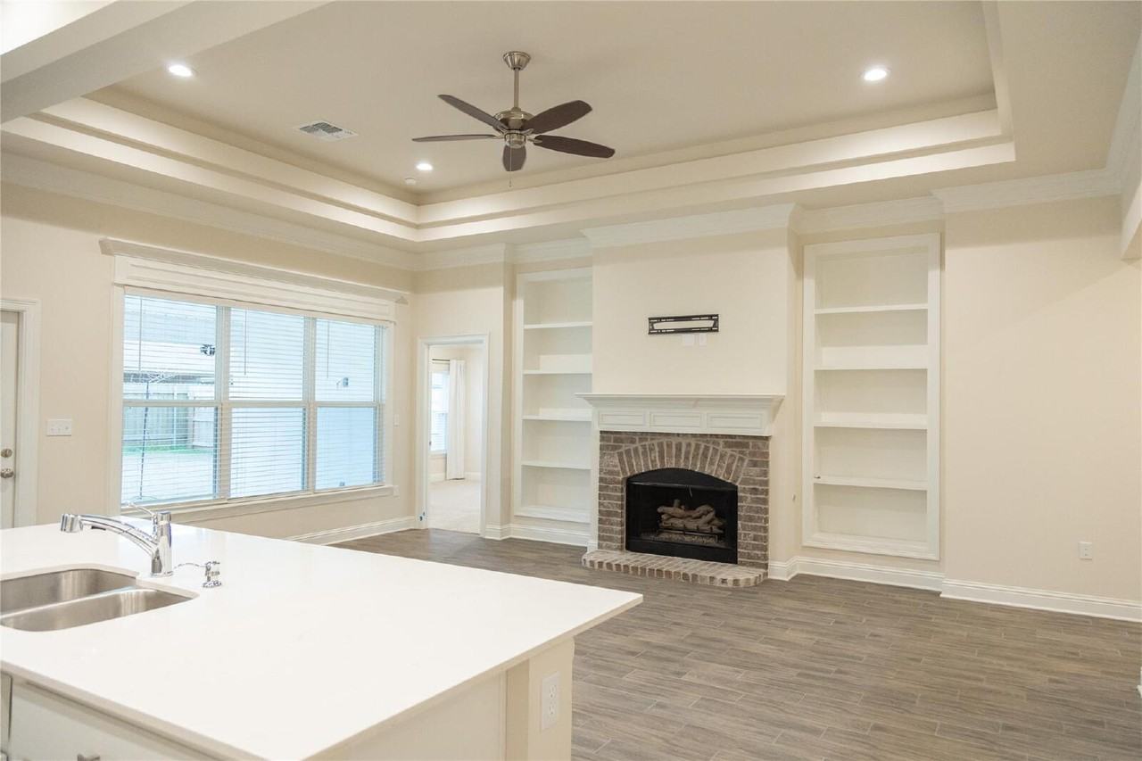 4221 Toledo Bend Dr - Photo 2 of 13