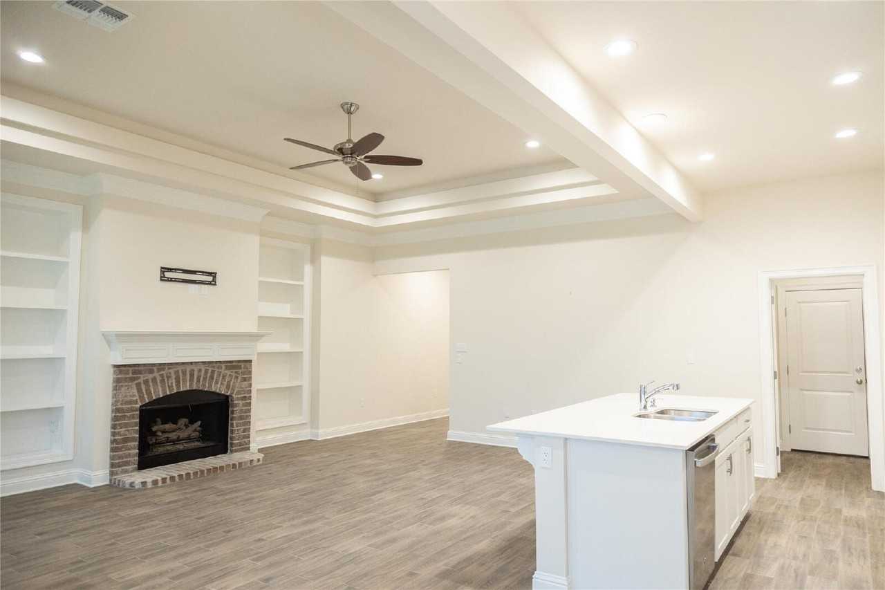 4221 Toledo Bend Dr - Photo 3 of 13