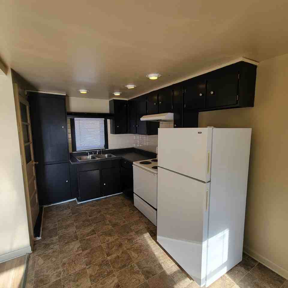 9726 E Raymond St - Photo 2 of 6