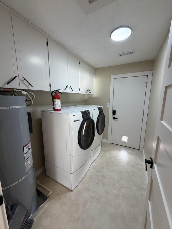 1879 N Jantzen Ave - Photo 5 of 11