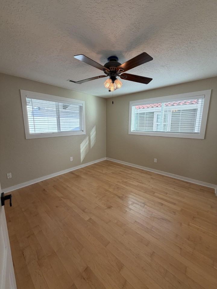 1879 N Jantzen Ave - Photo 6 of 11