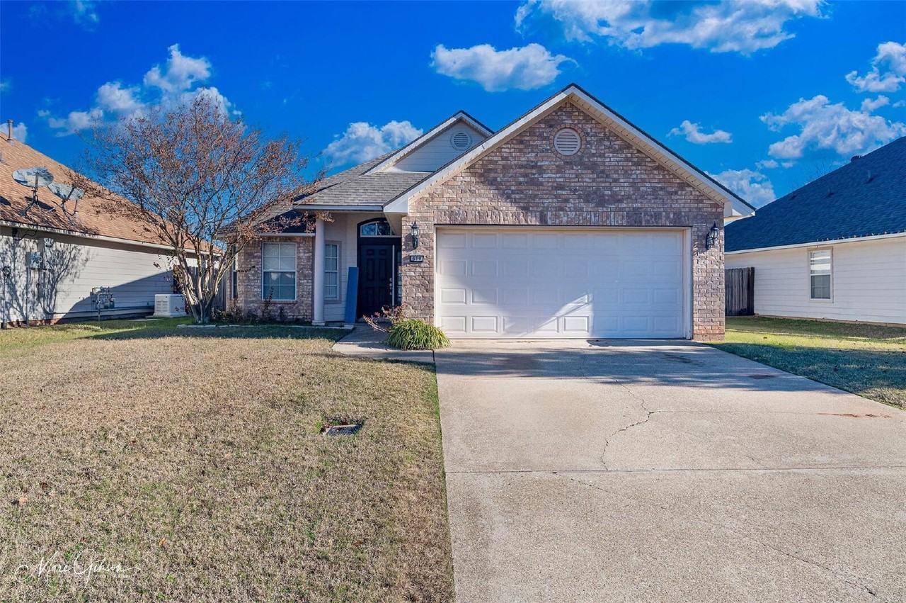 610 Whitefield Ln - Photo 2 of 20