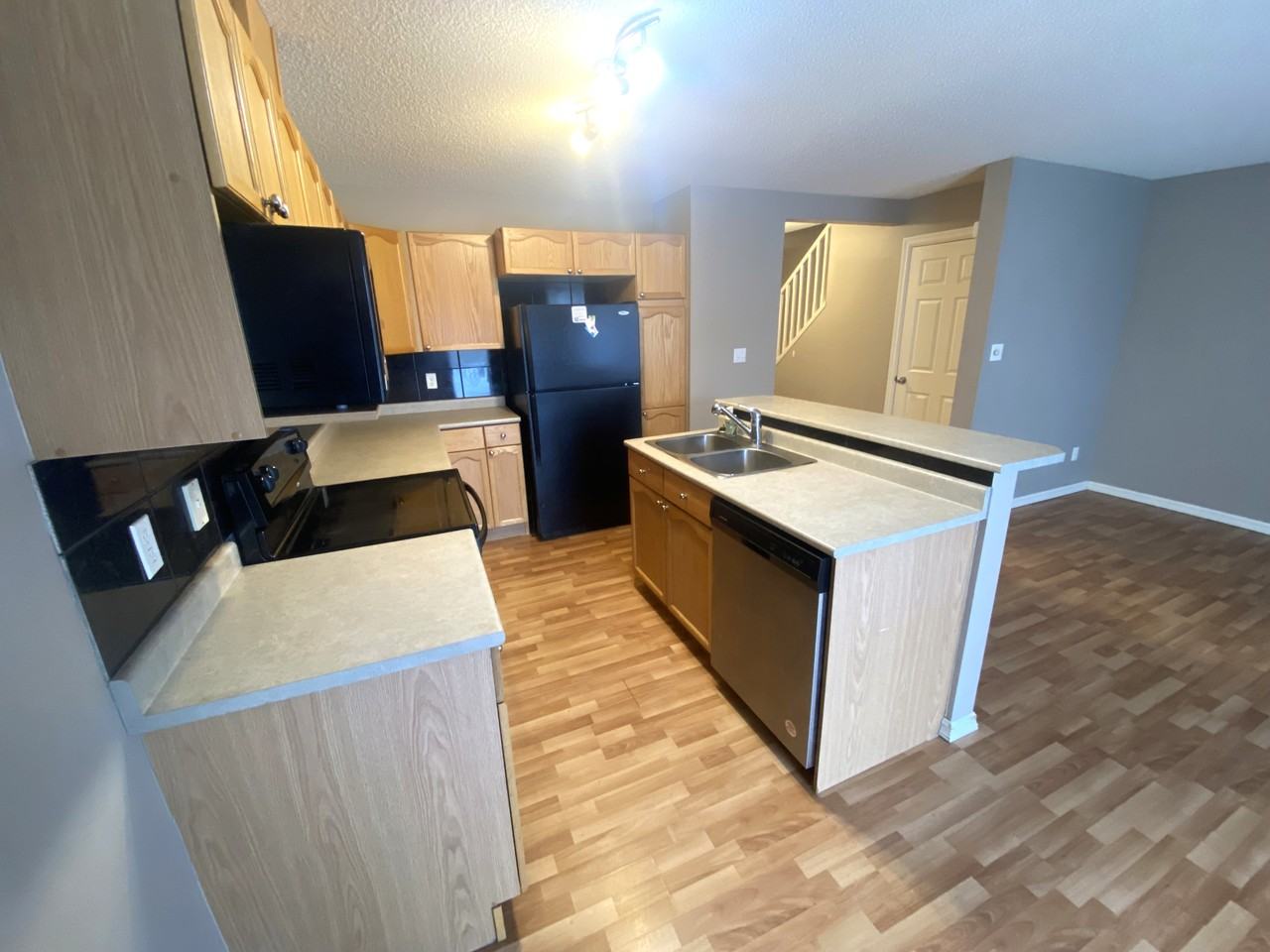 8207 8 Avenue SW - Photo 6 of 28