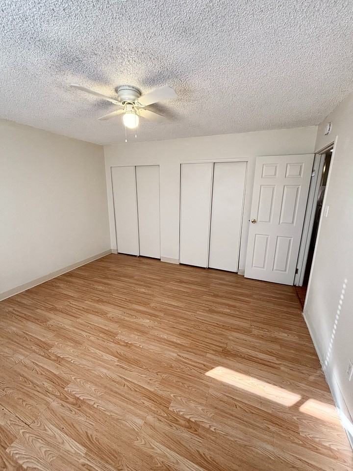 Saint Clair Apartments - Photo 4 of 21