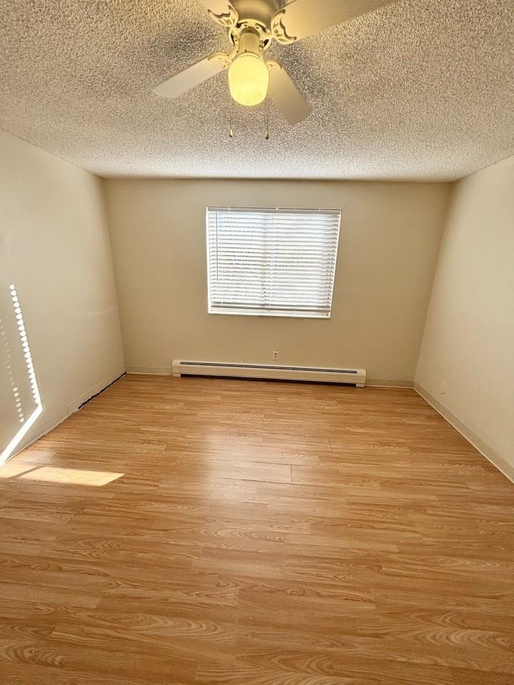 Saint Clair Apartments - Photo 5 of 21