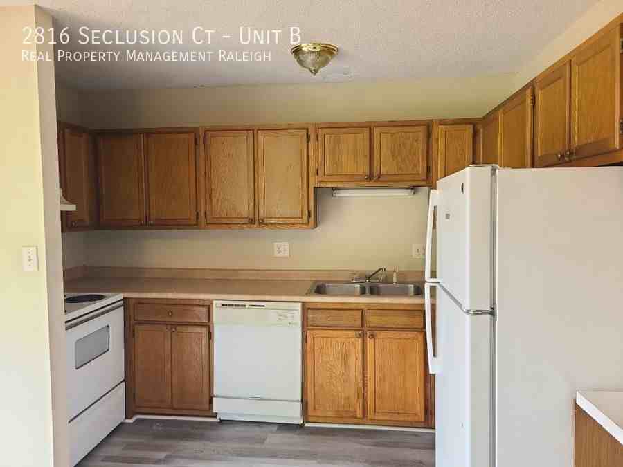 2816 Seclusion Ct #B - Photo 3 of 7