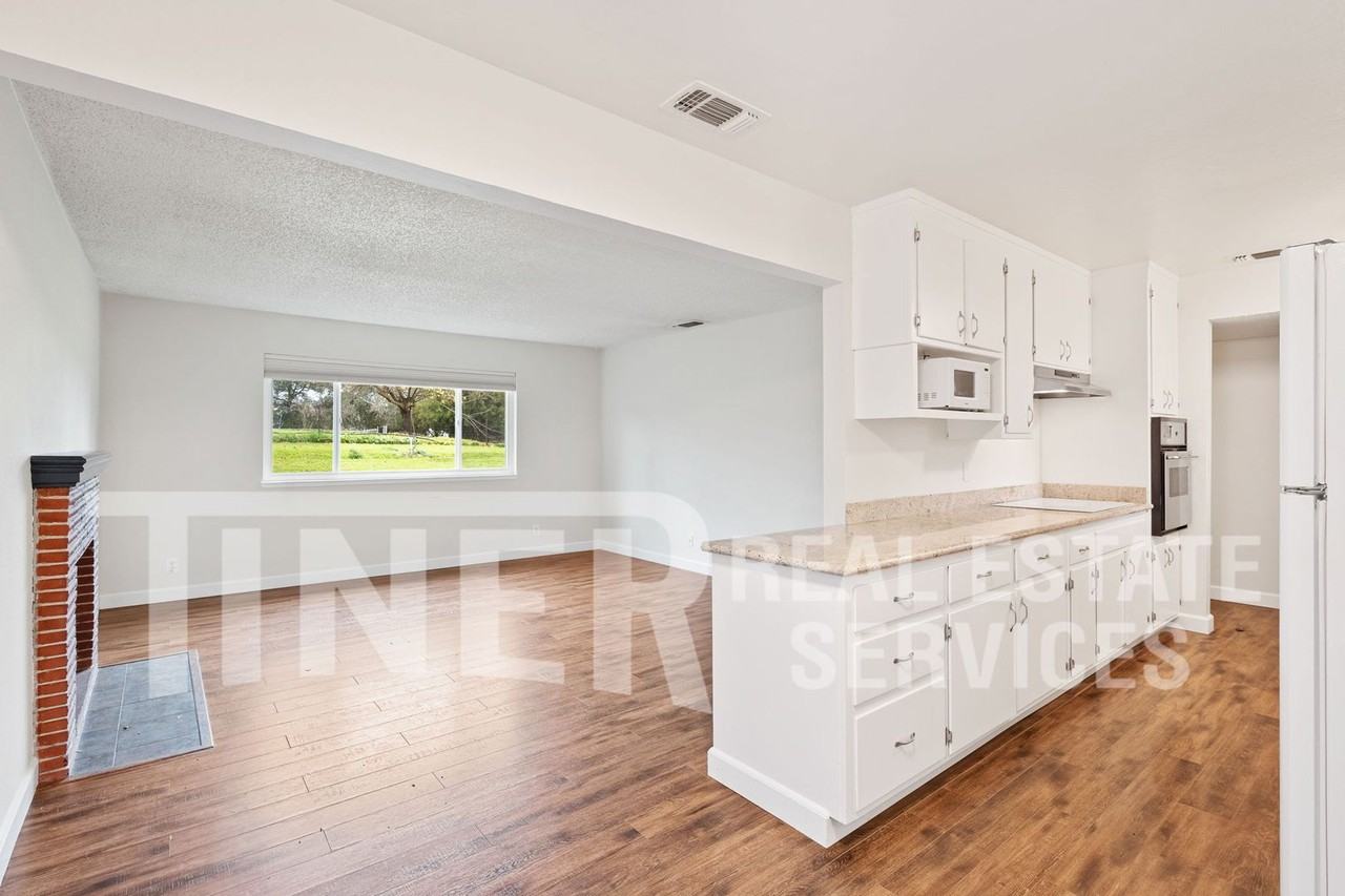 3960 Annabelle Ave - Photo 3 of 31