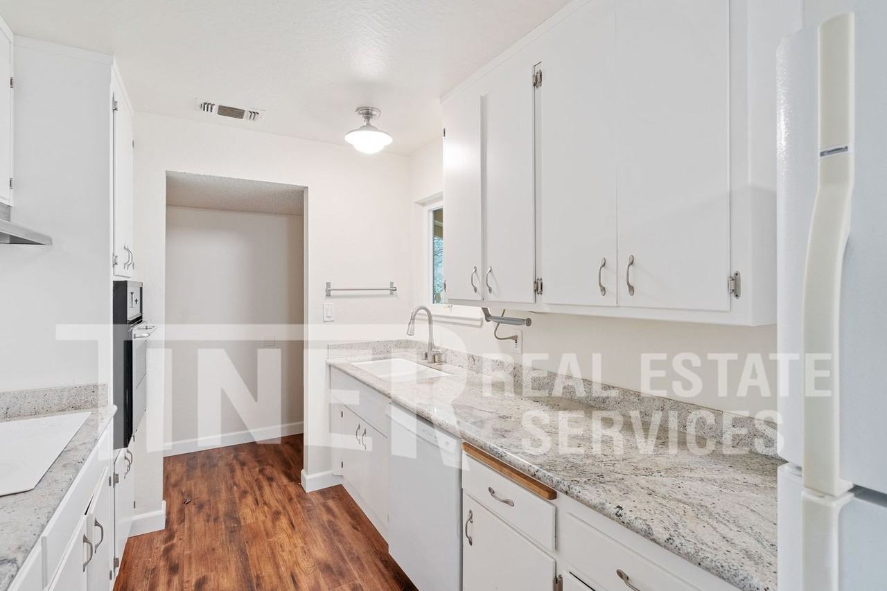 3960 Annabelle Ave - Photo 4 of 31