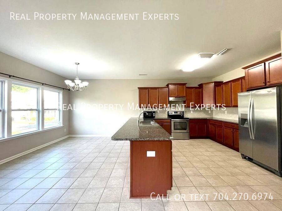 2309 Marthas Ridge Dr - Photo 4 of 18