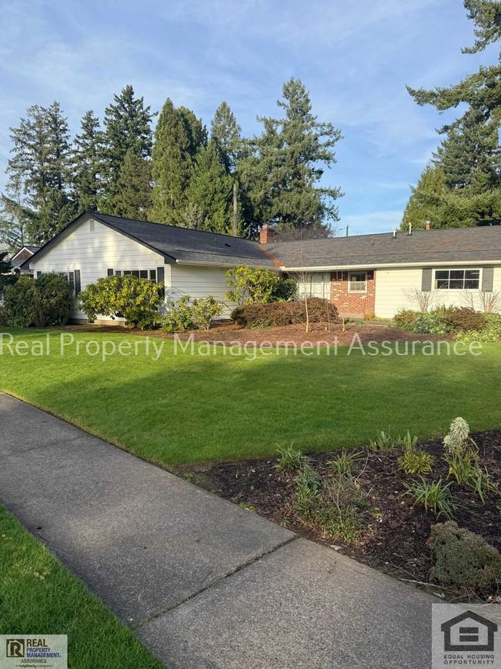 9325 Sw Royal Woodlands Dr - Photo 2 of 43