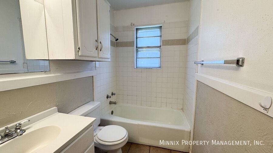 4825 53rd St - Photo 7 of 19