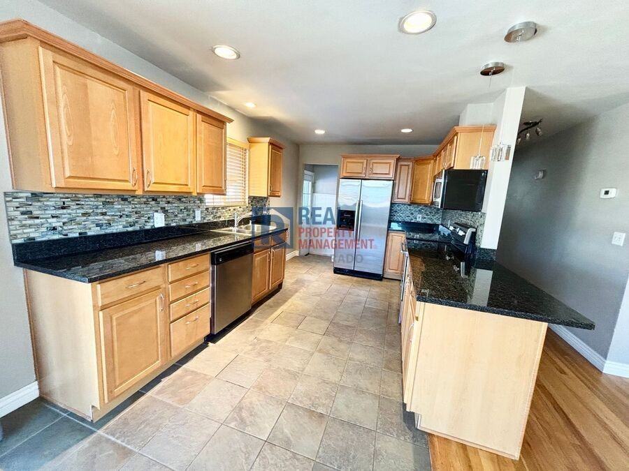 5301 Highline Pl - Photo 5 of 13