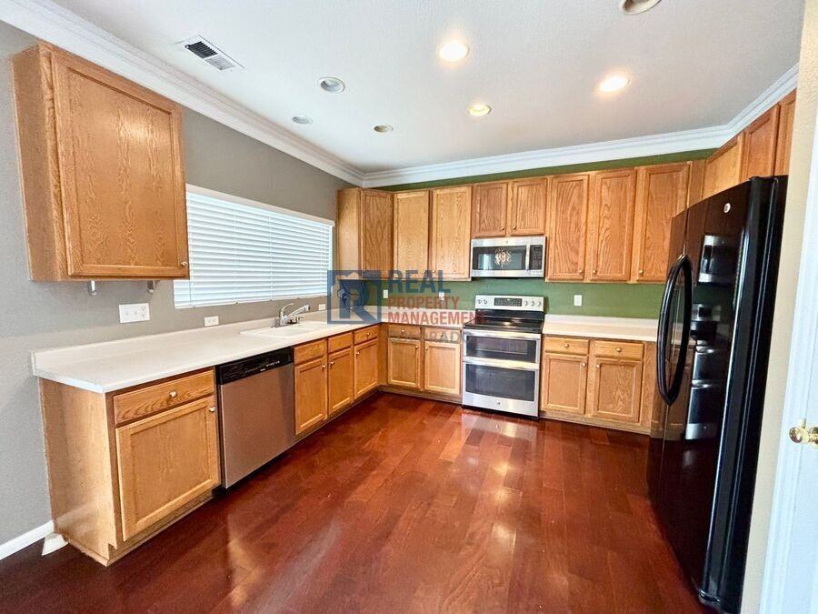 16800 E Hollow Horn Ave - Photo 4 of 15