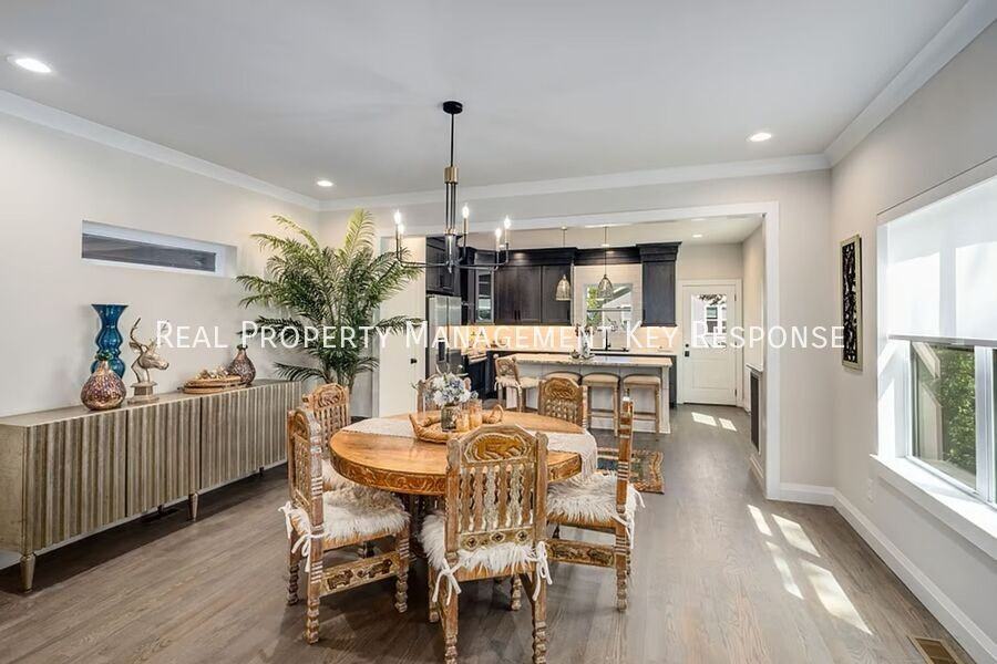 2307A Burns St - Photo 4 of 27