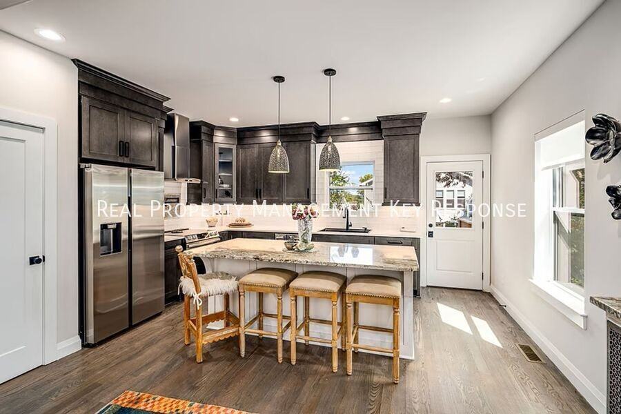 2307A Burns St - Photo 6 of 27