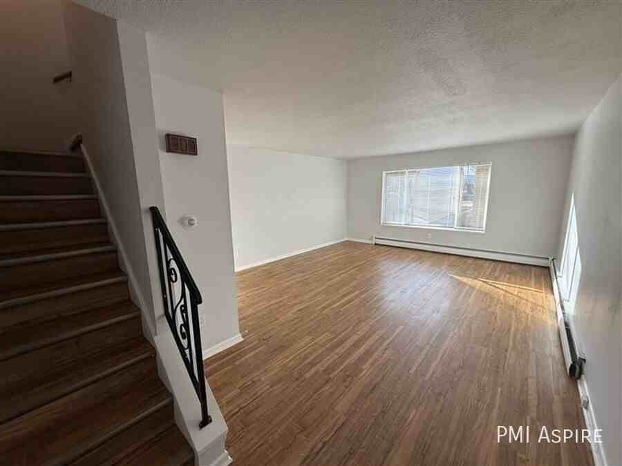 1410 E 16th St #1428 - Photo 3 of 16