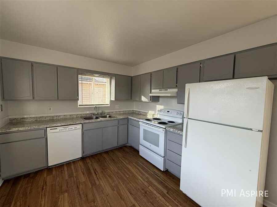 1410 E 16th St #1428 - Photo 5 of 16