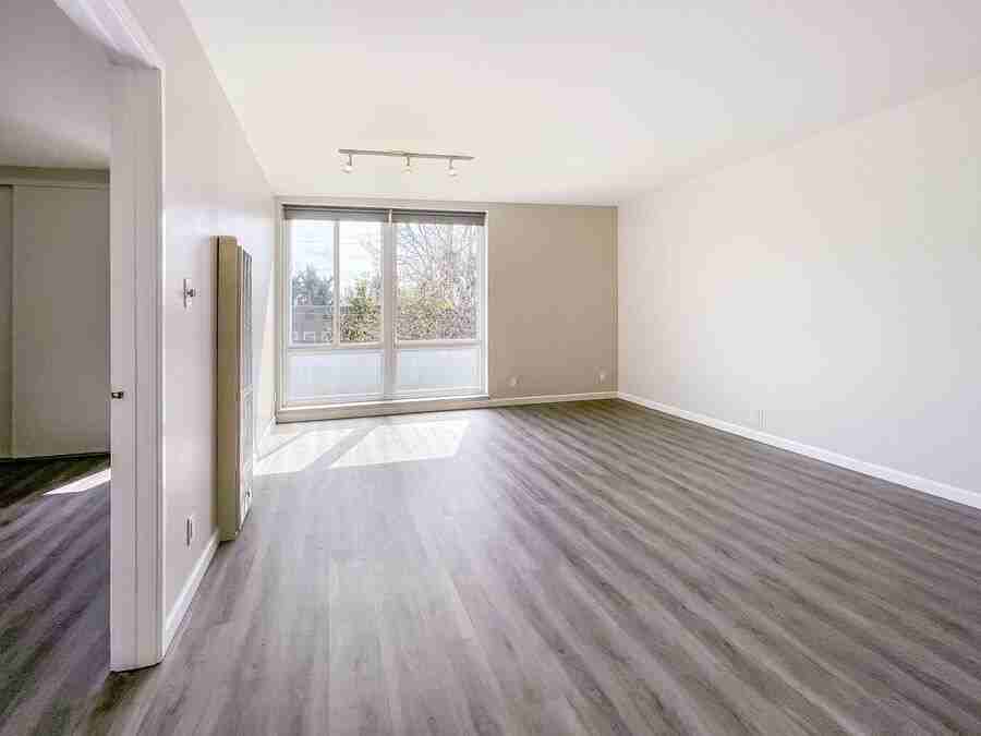 450 Alcatraz Ave #15 - Photo 2 of 12