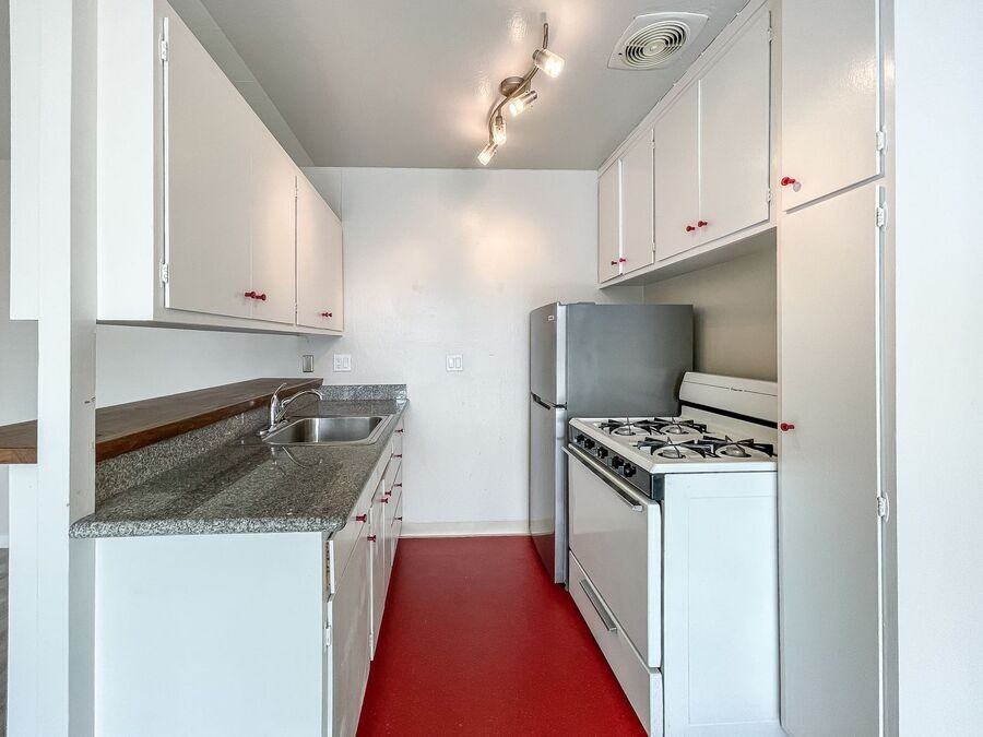 450 Alcatraz Ave #15 - Photo 3 of 12