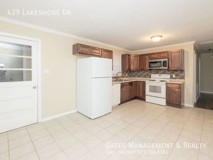 429 Lakeshore Dr - Photo 7 of 31