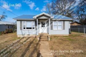 featured image of 202 Oak St