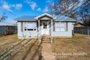 202 Oak St - Photo 1 of 1