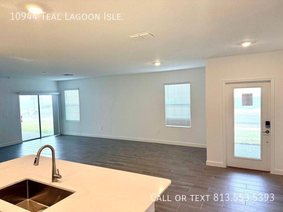 10944 Teal Lagoon Isle - Photo 6 of 34