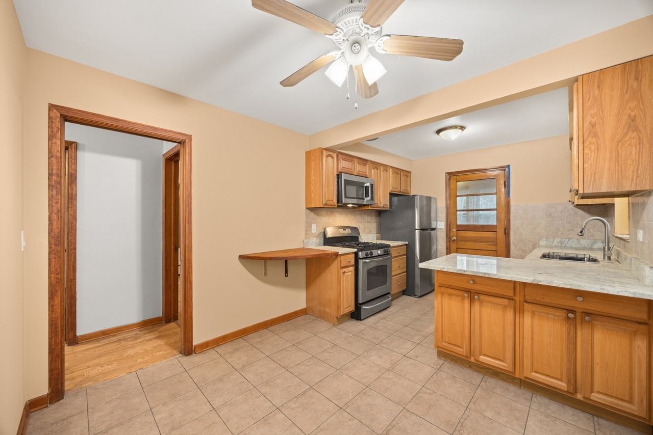 5748 W Montrose Ave #1 - Photo 2 of 15